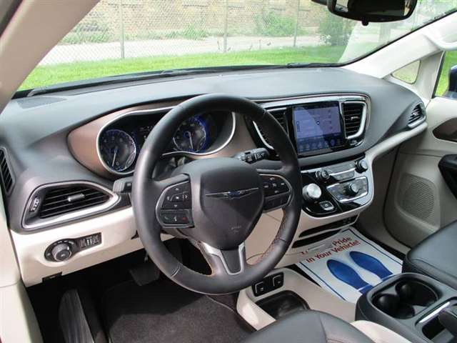 2017 Chrysler Pacifica Touring-L 4dr Mini-Van